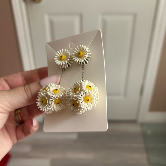 Vintage 1950 White and Yellow Daisy Earrings WEST GERMANY clip ons ❤️ - Picture 4 of 8